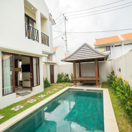 Little Nuts Villas Jimbaran Buitenkant foto